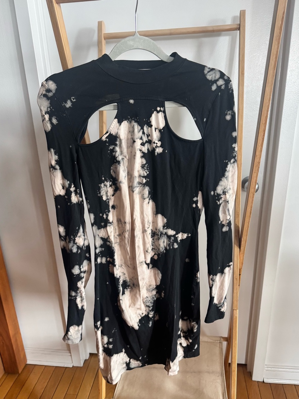 H&M Black & Cream Cutout Tie-Dye Long Sleeve Dress